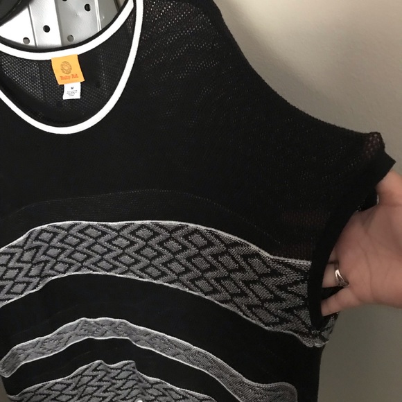 🌸3/$20 Ruby Rd Black & White Tunic Size Medium - Picture 4 of 6